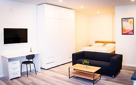 Urban76 Apartments