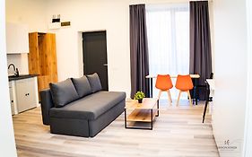 Urban76 Apartments
